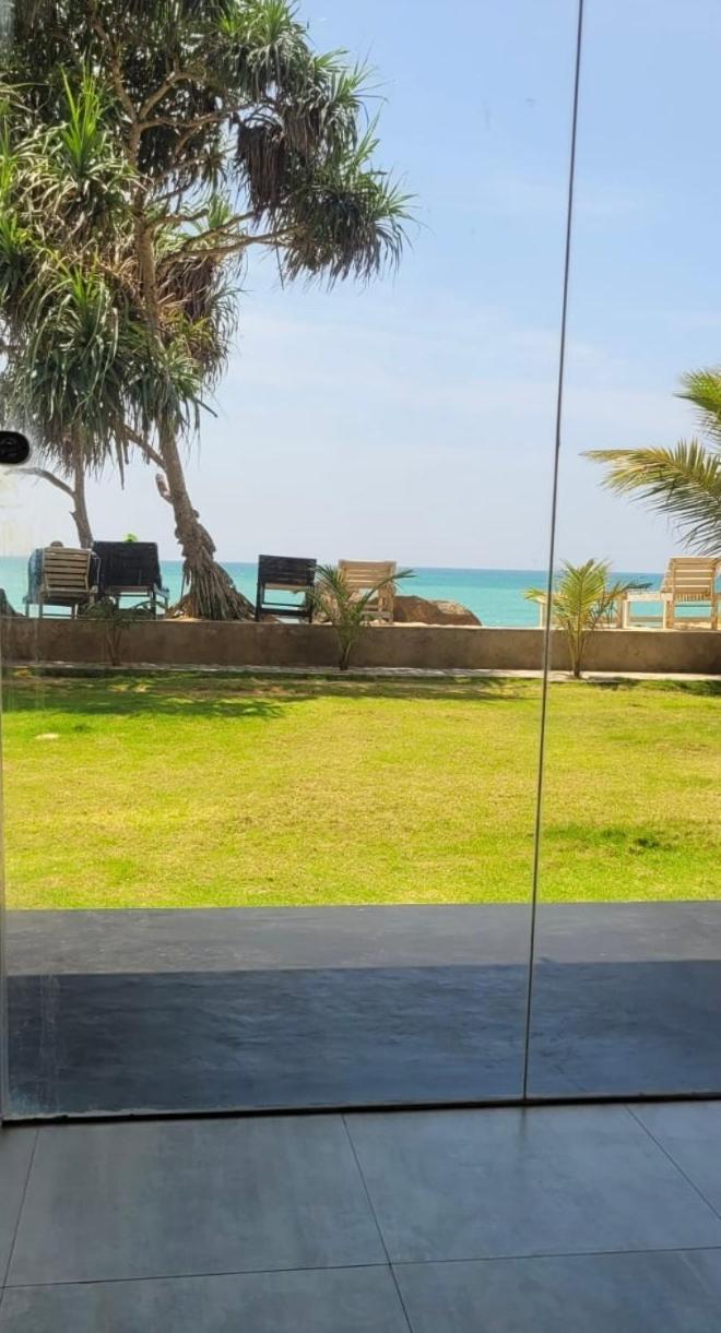 Blue Wave Beach Villa By Aaryan Group Ambalangoda  Exterior foto